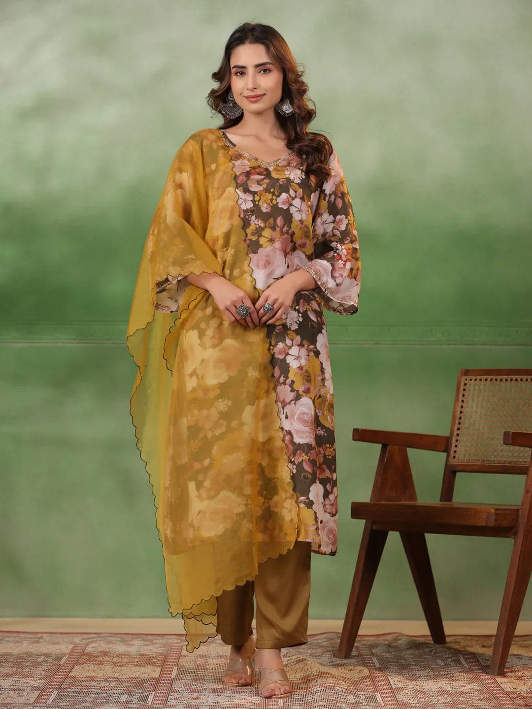 Gomachi Women's Olive V-Neck Silk Blend Kurta Set